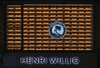 Night view, Henri Willig, cheese, logo, retail, shop, downtown, city, pedestrian zone,