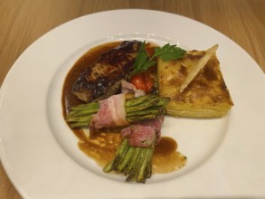 Back of lamb, potato gratin, green beans wrapped in bacon, on plate, food, Stuttgart,