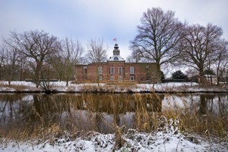 The river Niers with Hertefeld Castle in winter, Weeze, Lower Rhine, North Rhine-Westphalia,