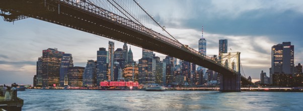 Brooklyn Bridge and Manhattan skyline at sunset, Old Pier 1, Brooklyn Bridge Park, Brooklyn, New