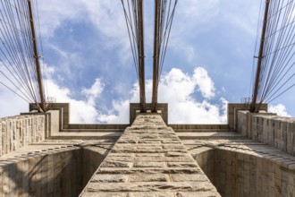 Brooklyn Bridge tower, Brooklyn Bridge, New York, USA