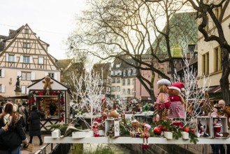 Christmas market, Old Town, Colmar, Haut-Rhin, Alsace, France