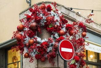 Christmassy decorated half-timbered houses, Old Town, Colmar, Haut-Rhin Department, Alsace, France