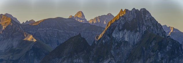 Mountain panorama at sunrise from Nebelhorn, 2224 m, to Höfats 2259 m, behind it the Große
