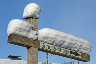 Snowy signpost, winter, snow, Sieversen, Samtgemeinde Rosengarten, Lower Saxony, Germany