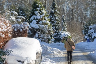 Snowy car, snowy trees, walker, winter, snow, Sieversen, Samtgemeinde Rosengarten, Lower Saxony,