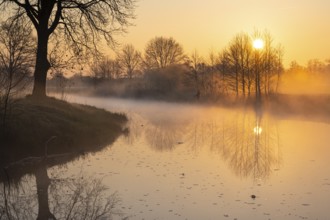 Sunrise on the Hunte near Diepholz, Diepholz, Lower Saxony, Germany