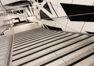 Artwork titled Surround by Heike Klussmann at the Pempelforter Straße subway station, Werhahn Line,