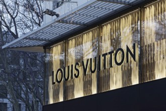 Louis Vuitton logo on illuminated façade, Louis Vuitton boutique an der Kö, luxury shopping,