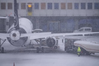 The onset of winter in North Rhine-Westphalia, flight operations are maintained at Düsseldorf
