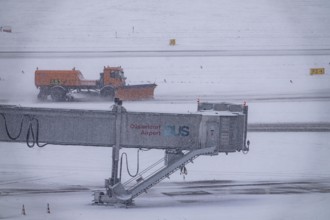 The onset of winter in North Rhine-Westphalia, flight operations are maintained at Düsseldorf