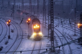 Winter weather, snowfall, RRX, Rhine-Ruhr Express, regional traffic, on the route east, in front of