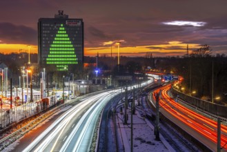 Autobahn A40, Ruhrschnellweg, between Essen and Mülheim an der Ruhr, evening traffic in winter,