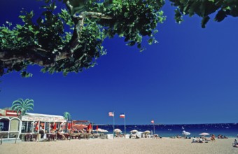 Beach, people, restaurant, St-Raphael, Côte d'Azur, Mediterranean, southern France, June 1999,