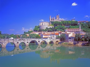 Pont Vieux, Orb river, cathedral, Béziers, Hérault departments, southern France, June 1999,