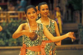 Performance of traditional dances in the Rose Garden near Bangkok, Thailand, December 2002,