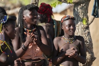 Traditional dance, brightly decorated woman of the Hakaona tribe, also Havakona or Hakawona, near