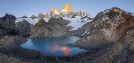 Laguna de los Tres, sunrise, alpine glow, glaciers and glaciers Lake de los Tres, mountains and