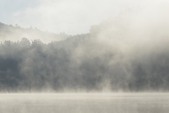 Hennesee, fog, rising clouds of fog, Hennetalsperre, Sauerland-Rothaargebirge nature park Park,