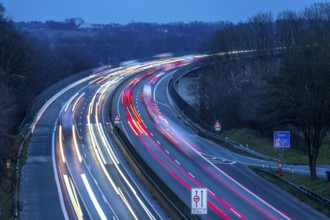Evening traffic on the A52 motorway, between Düsseldorf and Essen, at the Ruhr Valley Bridge,