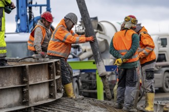 Concreting, concreting the foundation of a wind turbine, more than 600 cubic meters of concrete