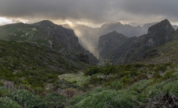Sunset at Pico do Arieiro, sun shining through clouds, sunbeam, hiking trail PR1, Madeira, Portugal