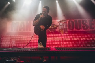 Singer Christoph von Freydorf from Emil Bulls live on X-Mas Bash Tour 2025 at Huxley's New World in