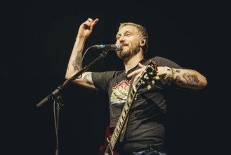 Billy Lunn, singer and guitarist from The Subways live on For Eternity Tour 2025 at Hole44 in