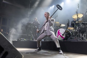 BAXTER DURY (son of Ian Dury), musician, singer, indie/pop, GB, ALLBARONE TOUR, live on 01.12.2025