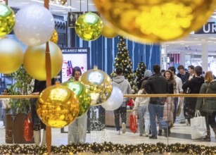 Christmas shopping at the Milaneo shopping center in Stuttgart. On the first weekend of Advent,