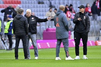 Coach coach Vincent Kompany FC Bayern Munich FCB talking with coach coach Alexander Blessin FC St.