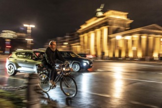 Cyclists, evening traffic on Ebertstraße, on March 18, at Brandenburg Gate, Berlin, Germany