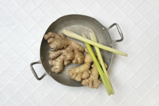 Ginger, ginger tubers and lemongrass with peel