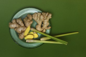Ginger tubers and lemongrass on plate, Zingiber officinale, Cymbopogon citratus