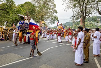 Parade with a decorated elephant, drummers and festival goers, The Perahera Parade in Kandy Sri