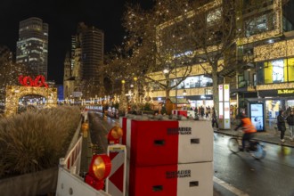 Rampage barriers, vehicle barriers, at the Christmas market on Breitscheidplatz, at the Memorial