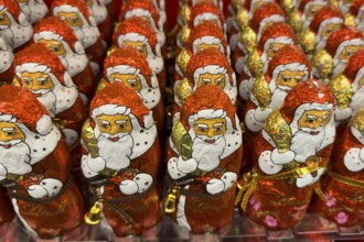 Display on the shelf of chocolate Santa Claus chocolate Santa Claus Santa Claus Santa Claus Santa