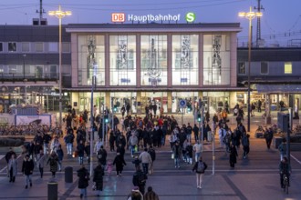 Dortmund Central Station, Station Building, Station Foreground, Pedestrian Crossing at Königswall