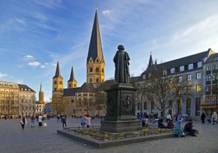 Münsterplatz with the Beethoven Memorial and Bonn Minster, Bonn, North Rhine-Westphalia, Germany