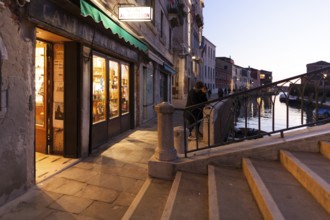 Bàcaria Al Bottegon, small pub where you drink wine or spritz and eat the cicchetti Veneziani,