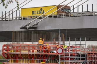 Duisburg-Neuenkamp Rhine bridge, the A40 motorway, construction of the second bridge begins, bridge