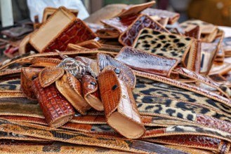 Market with brown leather accessories and eye-catching leopard patterns, leather products from