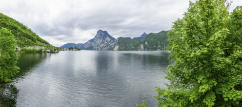 The village of Traunkirchen with the Johannesberg Chapel on Lake Traunsee, on the right the