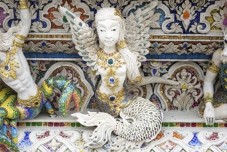 Decorative elements with pop culture references (for example comics, superheroes) in the stucco and