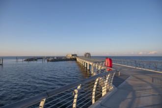 New 720 meter long pier in Prerow in the evening light, open since October 2024, Prerow, Darß,
