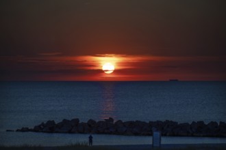 Sunset on the Baltic Sea with protective breakwaters, Darß, Ahrenshoop, Mecklenburg-Western