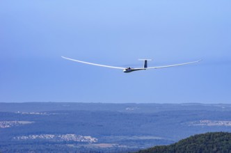 A Schempp-Hirth Nimbus 4M motor glider, D-KAOL registration, during a screening as part of an air