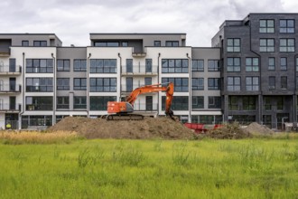Shell construction, shortly in front of completion of a residential building, new Graf Bismarck