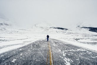 Winter road trip on the Icefields Parkway with lots of snow and ice, Banff National Park, Jasper