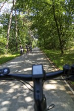Long-distance cycle path F28, so-called Doorfietsroute, through cycle path, in the province of